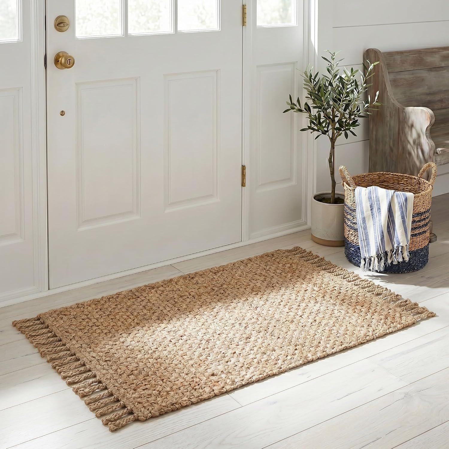 SAFAVIEH Natural Fiber Collection Accent Rug – 2’6″ x 4′, Natural, Handmade Tassel Jute, Ideal for High Traffic Areas in Entryway, Living Room, Bedroom (NF467A)