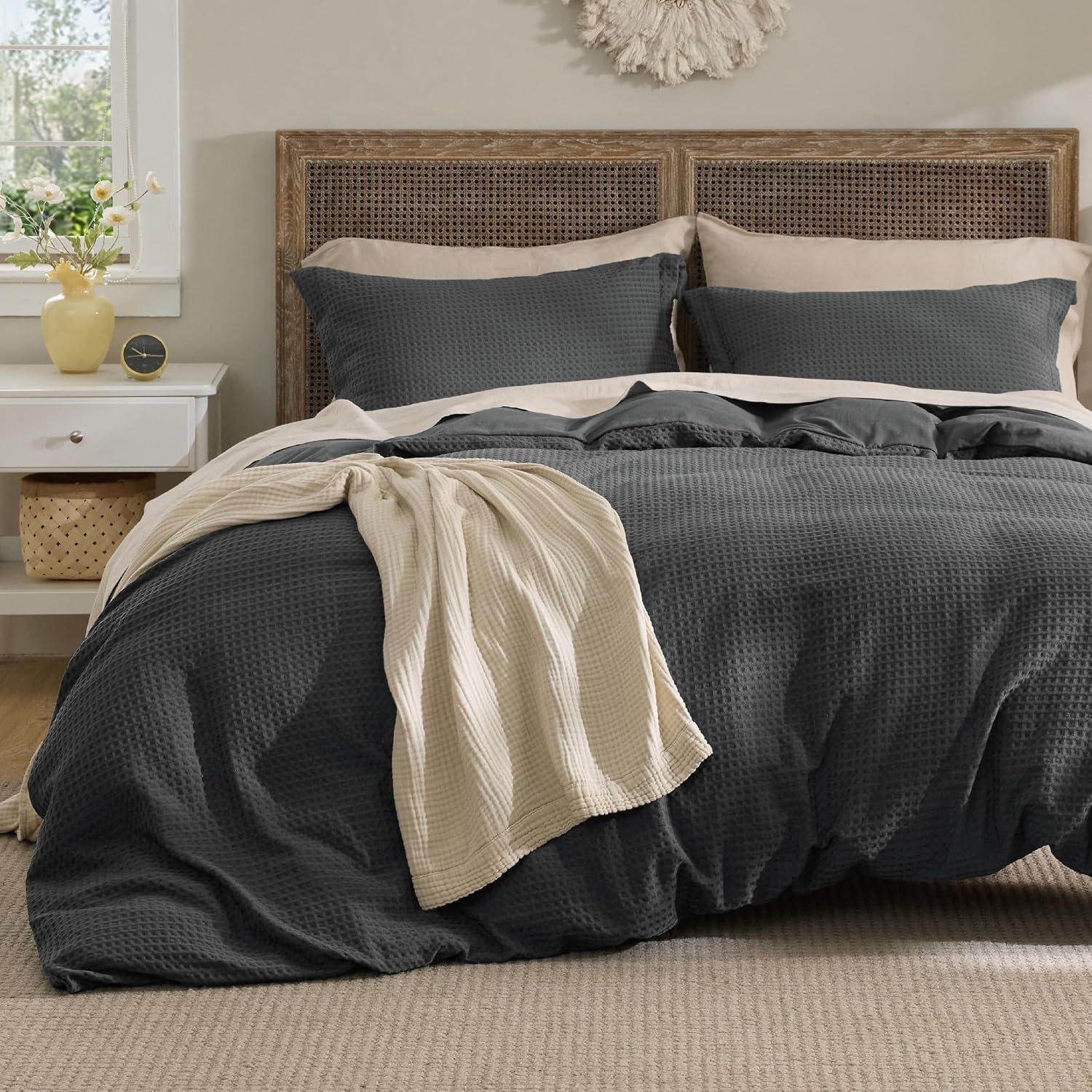 Bedsure Textured Duvet Cover King Size, Soft & Breathable Comforter Cover for All Season, 3 Pieces Wrinkle-Resistant Zipper Bedding with 8 Corner Ties, Charcoal Grey